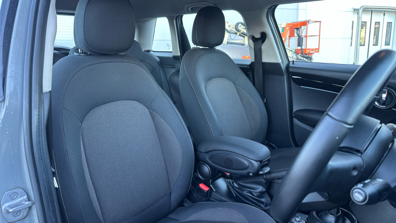 MINI Hatchback 1.5 Cooper Classic 5dr Auto Petrol Hatchback